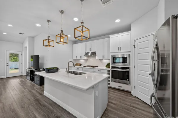 12802 FAIRVIEW FARMS