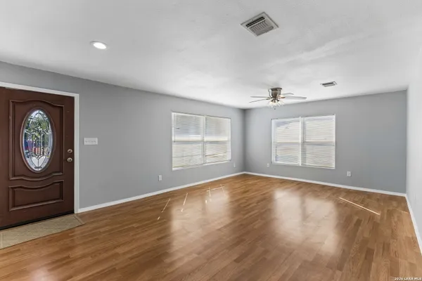 281 N LONE STAR AVE