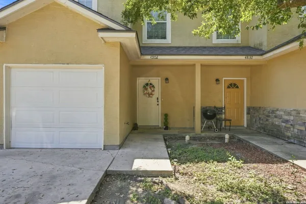 4902 & 4832 APPLESEED CT