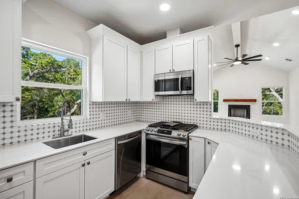 287 DEER OAKS DR