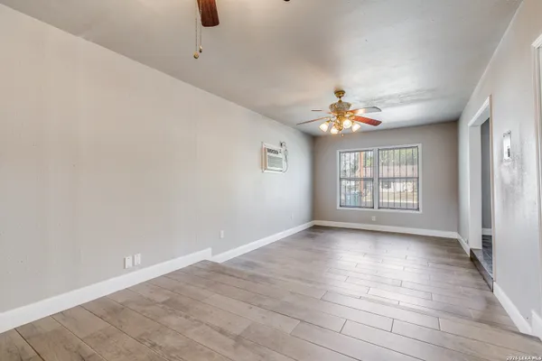 354 LAS PALMAS DR