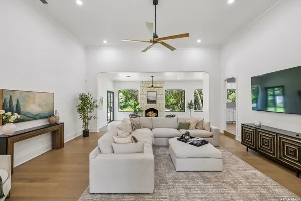 203 DURAND OAK