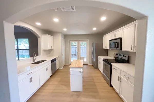 8222 GRISSOM CIR