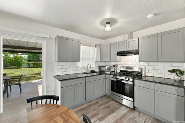 4806 CASTLE BRG