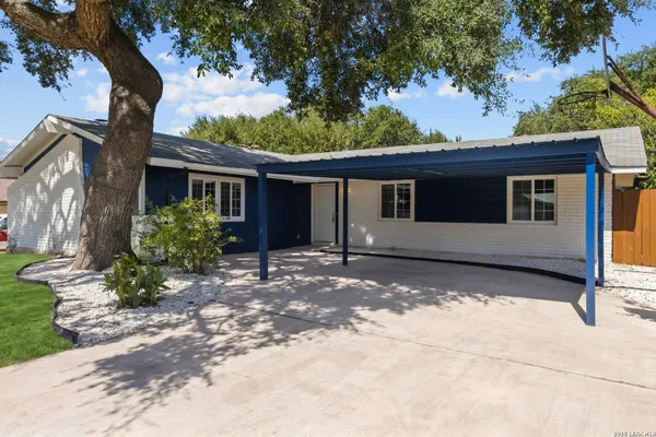 7423 MEADOW HL