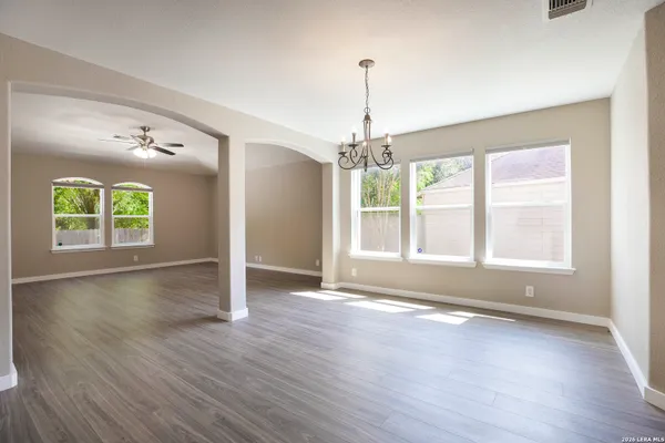 5306 TOMAS CIR