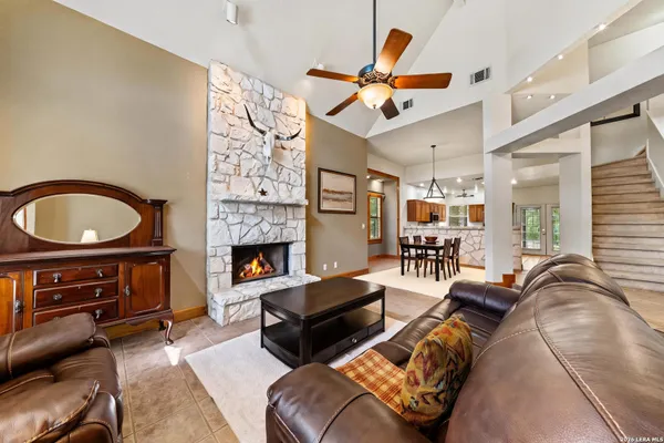134 WOODLAND BLVD