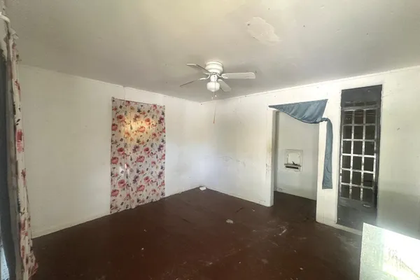 738 W HARDING