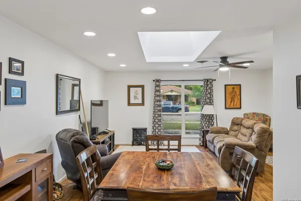 3126 MAYFAIR DR
