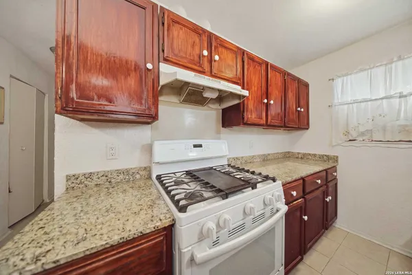 2135 JIM BOWIE DR