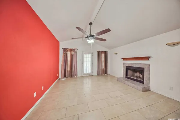 2135 JIM BOWIE DR