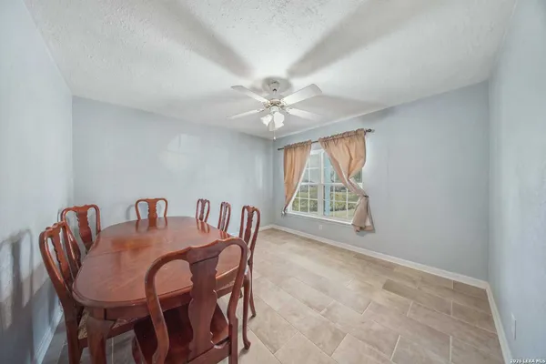 2135 JIM BOWIE DR
