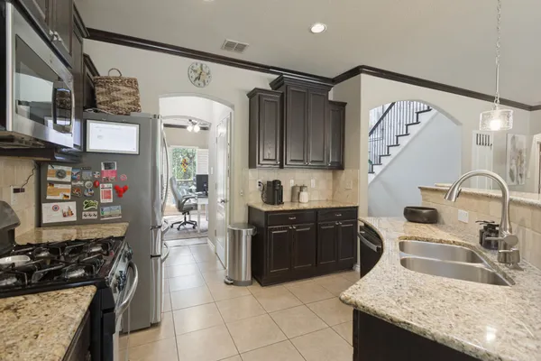 21518 PROMONTORY CIR