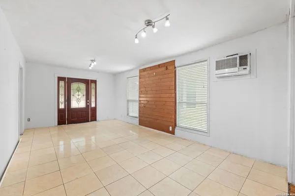 202 E LUBBOCK