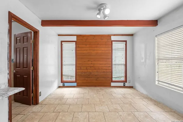 202 E LUBBOCK