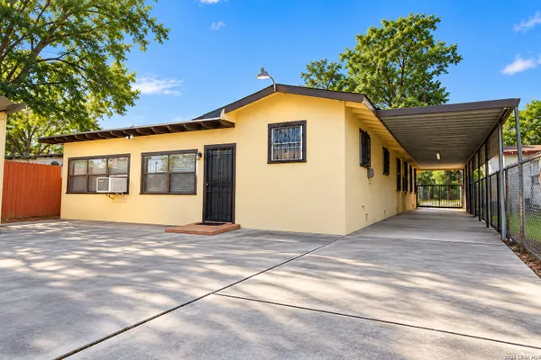 856 SW 34TH ST