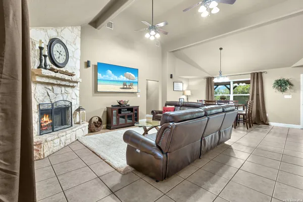 8013 DEVONSHIRE DR