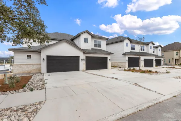 110 MAGNOLIA CIR