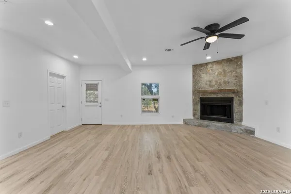 323 LAKESIDE DR