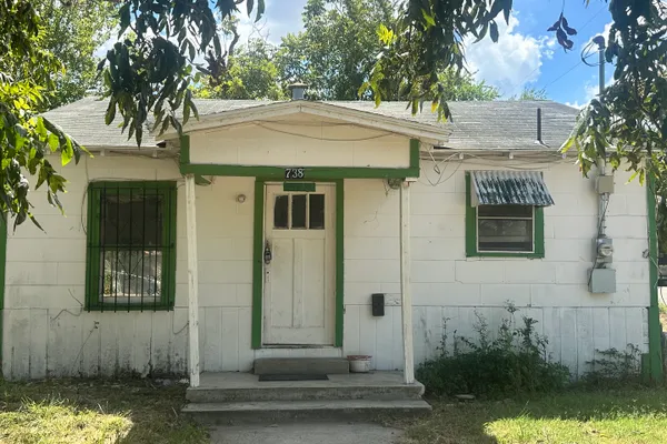 738 W HARDING