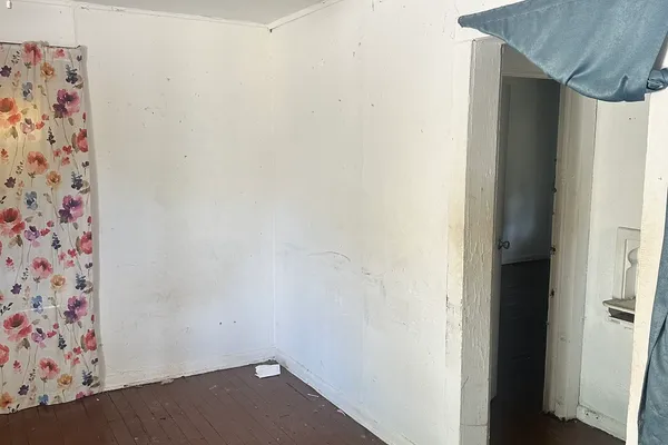 738 W HARDING