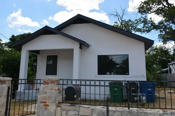 302 W LUBBOCK ST