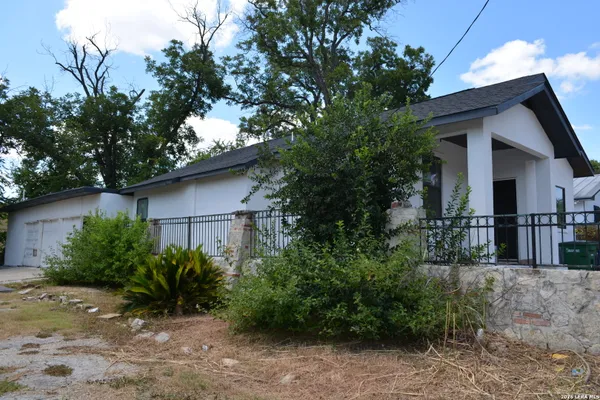 302 W LUBBOCK ST