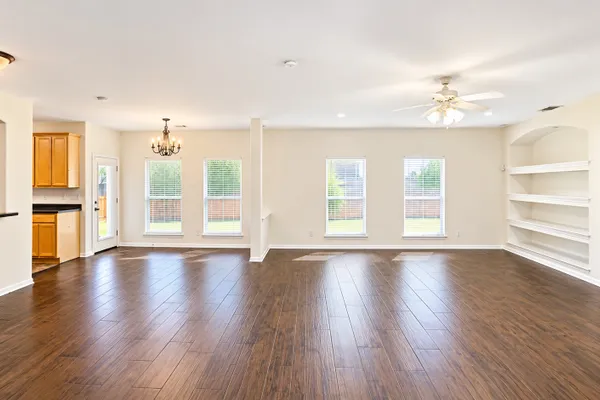 8711 SANDIA CIR