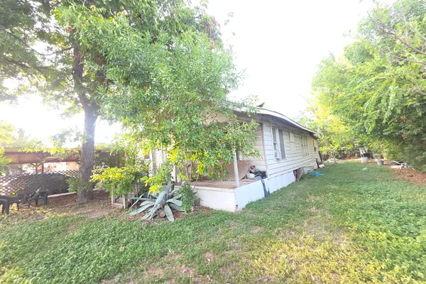 1127 S JEWETT