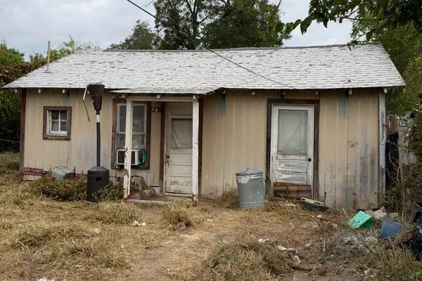 135 E MAYFIELD