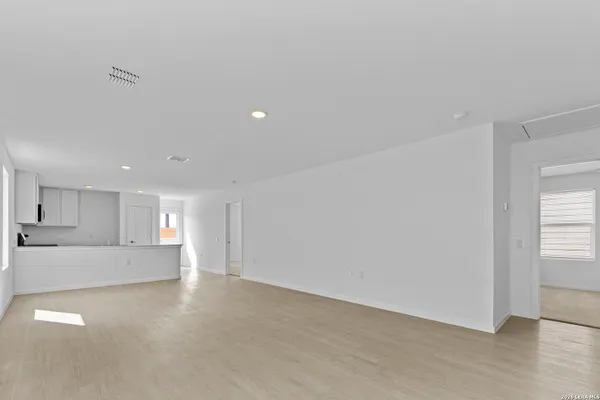3930 HARRISBURG CV