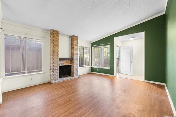 8118 LAUREL BND