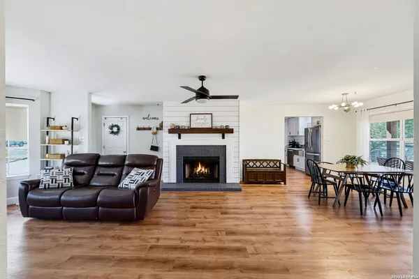 432 KNOLLWOOD CIR