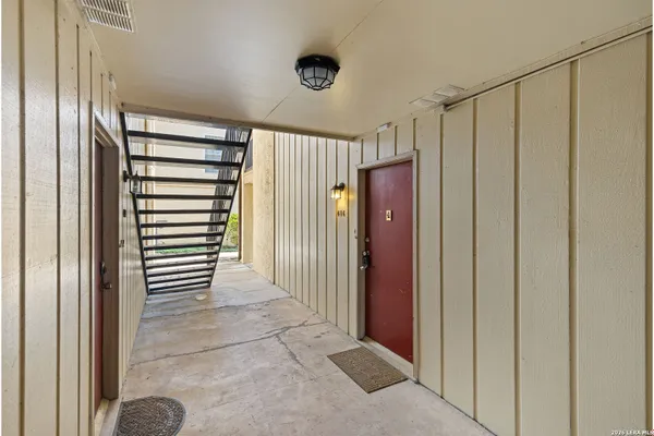 8702 VILLAGE DR 406