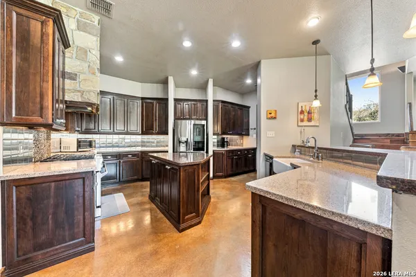 507 ENCHANTED OAK DR
