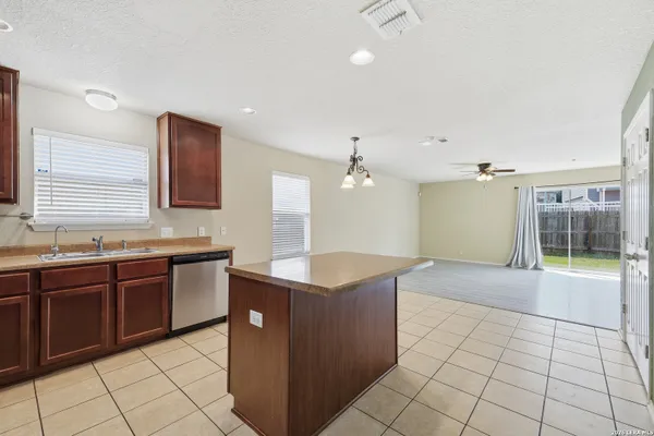 419 DOLLY DR