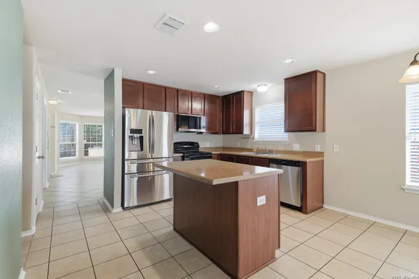 419 DOLLY DR