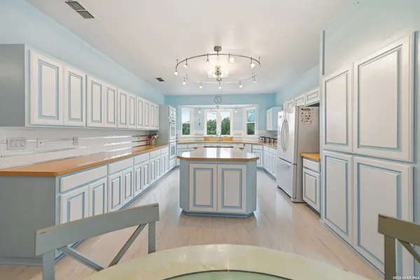 8723 PRINCE HTS