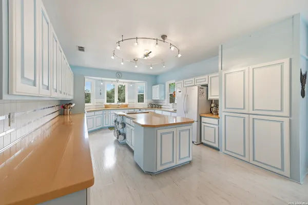 8723 PRINCE HTS