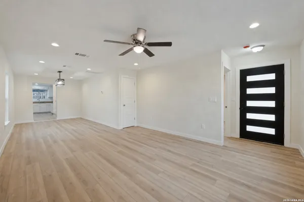 2438 WAYNE DR