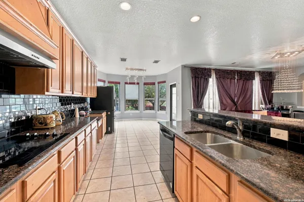 922 CLASSEN PASS