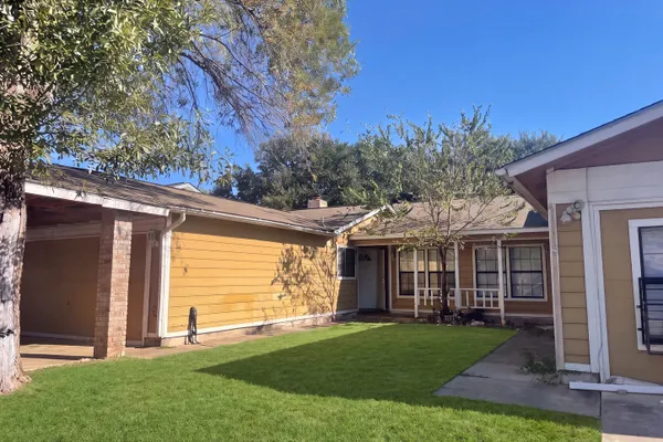 8420 FOREST RDG