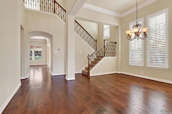 8706 WOODLAND BND