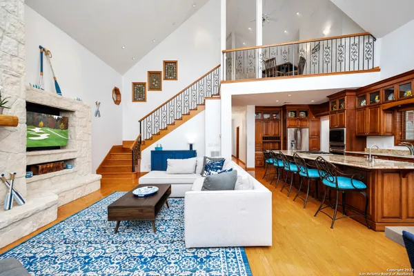 275 LOOKOUT DR