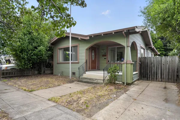 715 MARIPOSA AVE