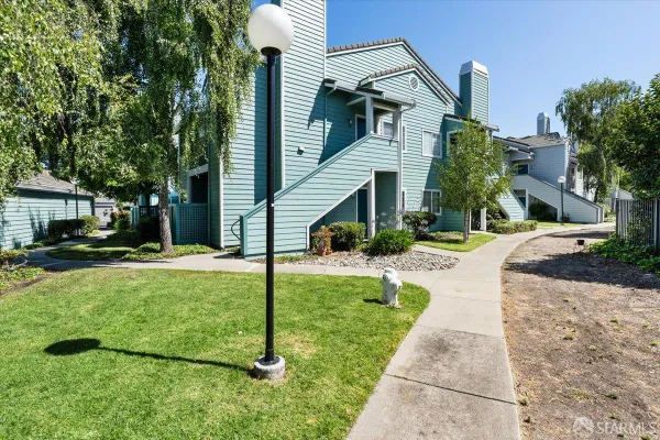 911 WATERFORD PL