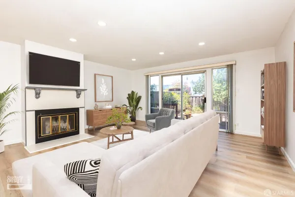 80 SILVERVIEW DR