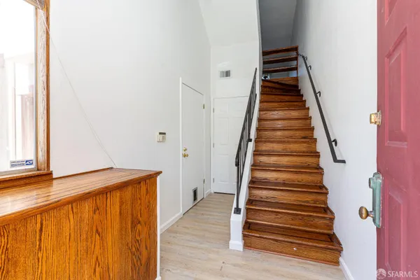80 SILVERVIEW DR