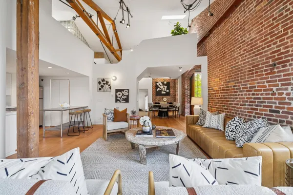 461 2ND ST 332C