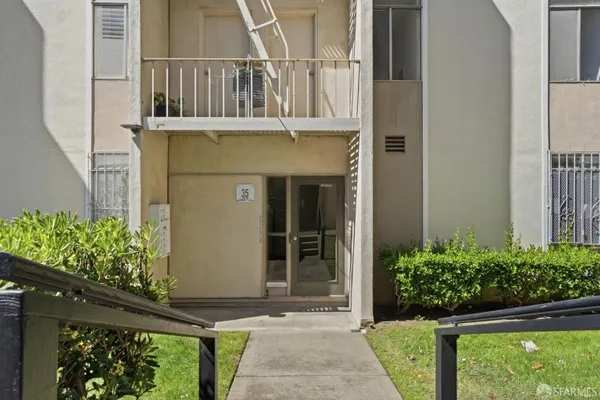 35 LOTTIE BENNETT LN 4